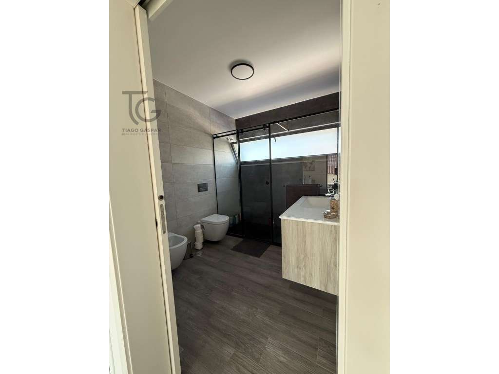 T2 com Terraço e Garagem em Ericeira-28