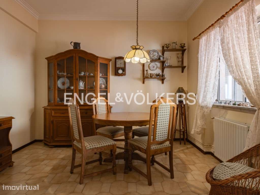 Prédio Misto de 3 Pisos com Jardim e Anexo Habitacional - Santo And...-2