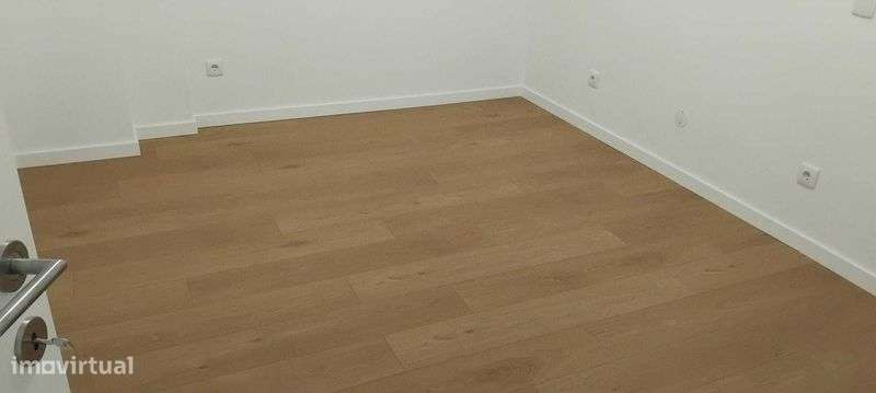 Apartamento totalmente renovado em frente à estação Trindade Porto - Grande imagem: 4/6