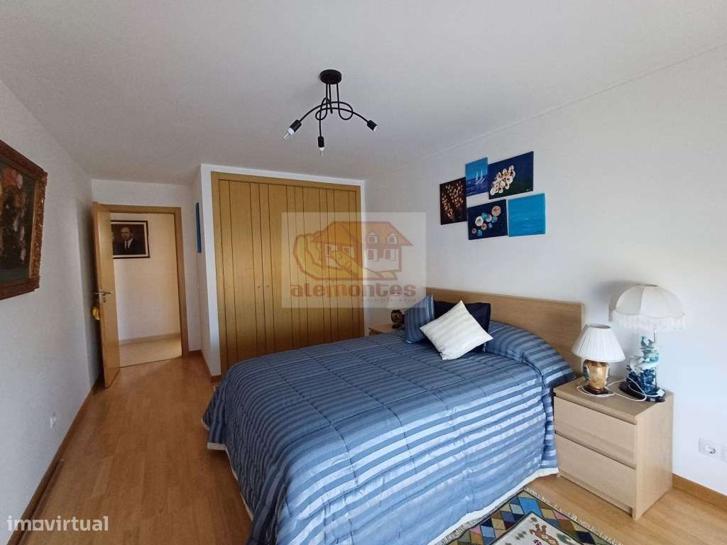 Apartamento T4 com varanda e vista desafogada - 5 minutos do centro-14