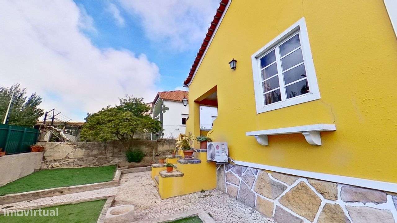 Moradia em Massamá, Rua Direita (tem anexos T-0 e T-2 independentes)-24