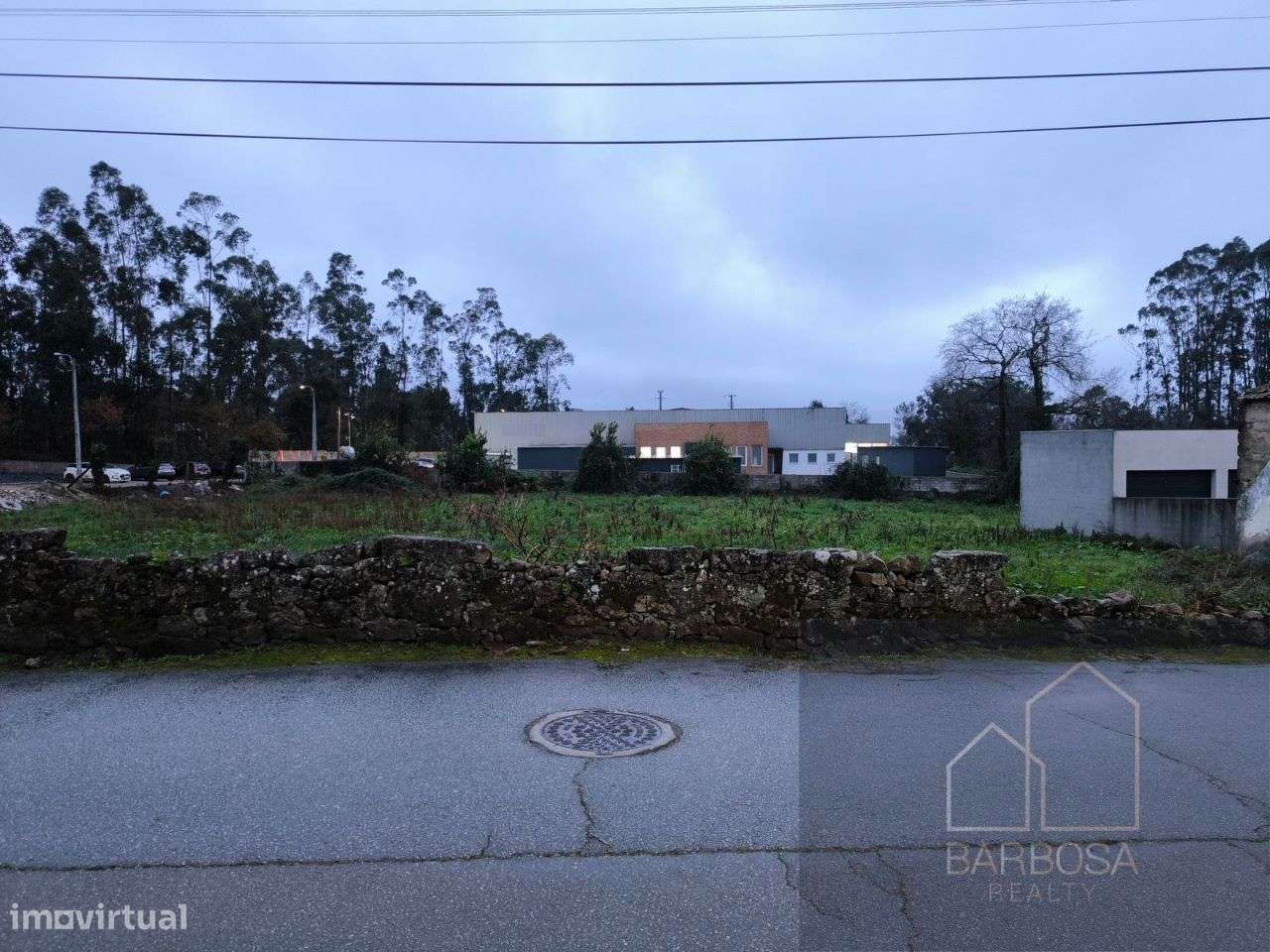 Terreno 775m2 p/ moradia 3 FRENTES térrea / dois pisos. Folgosa,Maia,-10