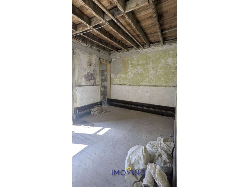 Moradia para remodelar - 3 pisos - jardim- centro do Porto-28