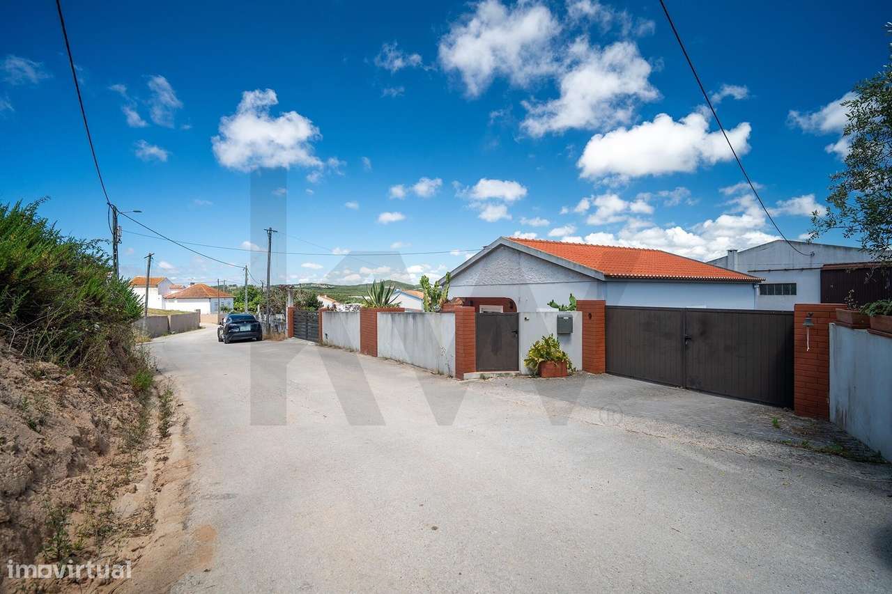 Moradia T3 com Pavilhão de 198 m2 e Terreno de 976 m2 | Fonte Grada, T-1