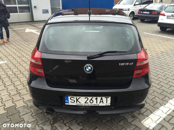 BMW Seria 1 123d - 4