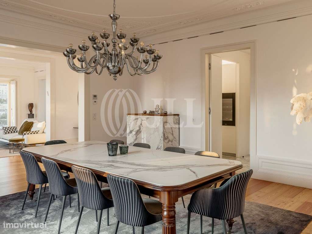 Apartamento T3+2 com jardim, em pleno Castelo, Lisboa-17