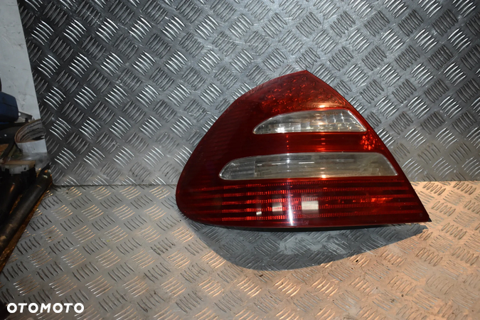 Mercedes w211 lampa tył lewa tylna sedan LED avantgarde - 1