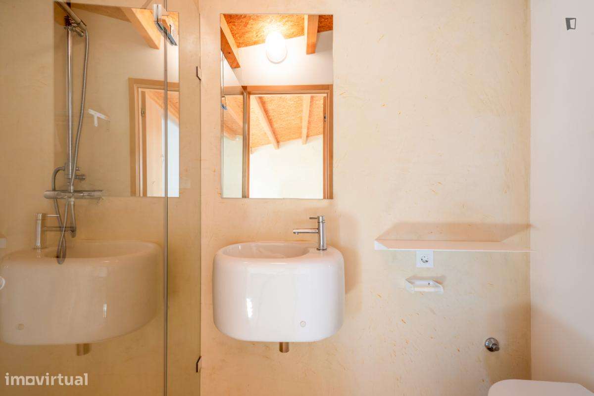 Quarto - localizado em São Bento Lisbon - Grande imagem: 4/12