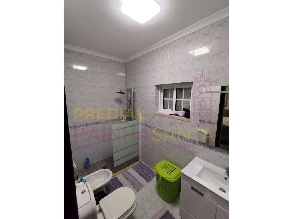 Moradia T3 com Garagens e Tertúlia - Amiais de Cima-11