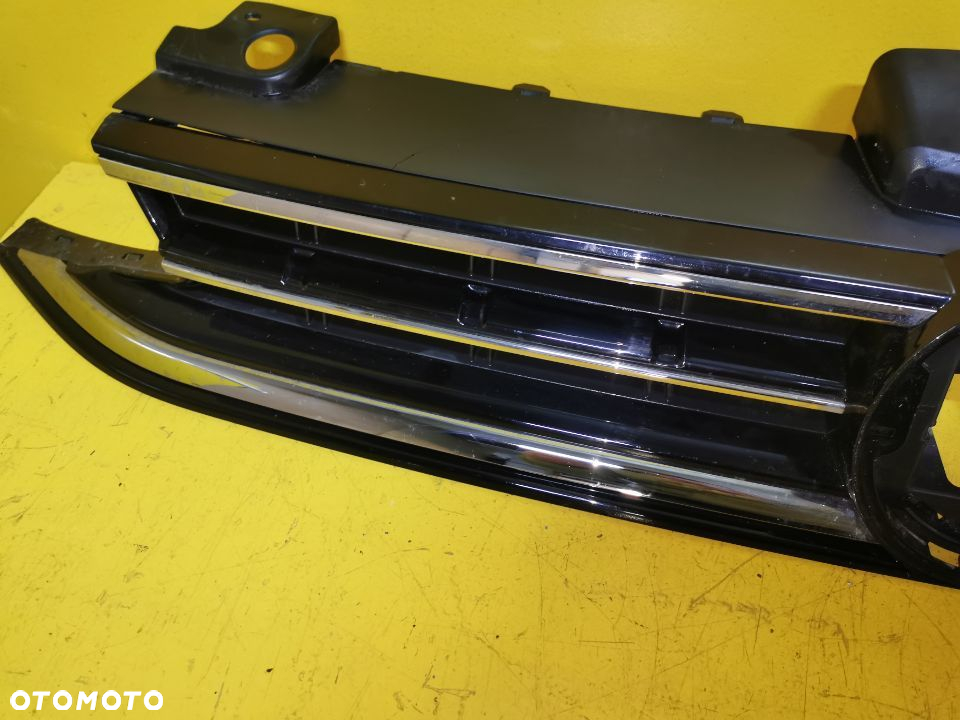 VW SPORTSVAN LIFT GRILL ATRAPA 510853653M - 2