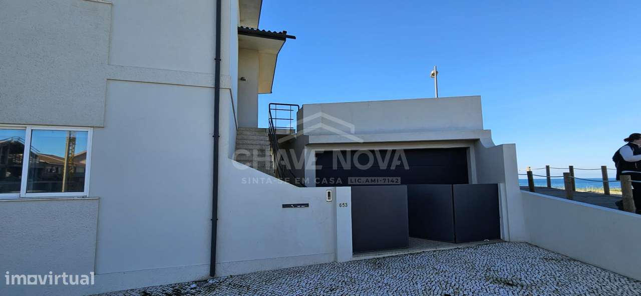 Apartamento T2 na Primeira Linha de Mar em Lavra totalmente Mobilado - Grande imagem: 2/22