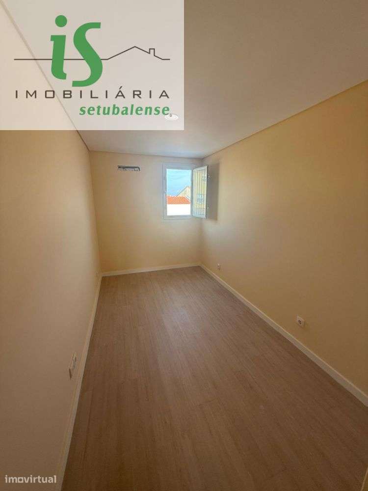 MORADIA T4 TRANSFORMADA EM T3 | TOTALMENTE REMODELADA | CASAL DE FIGUE-18