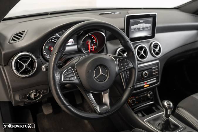 Mercedes-Benz CLA 180 d Shooting Brake Urban - 18