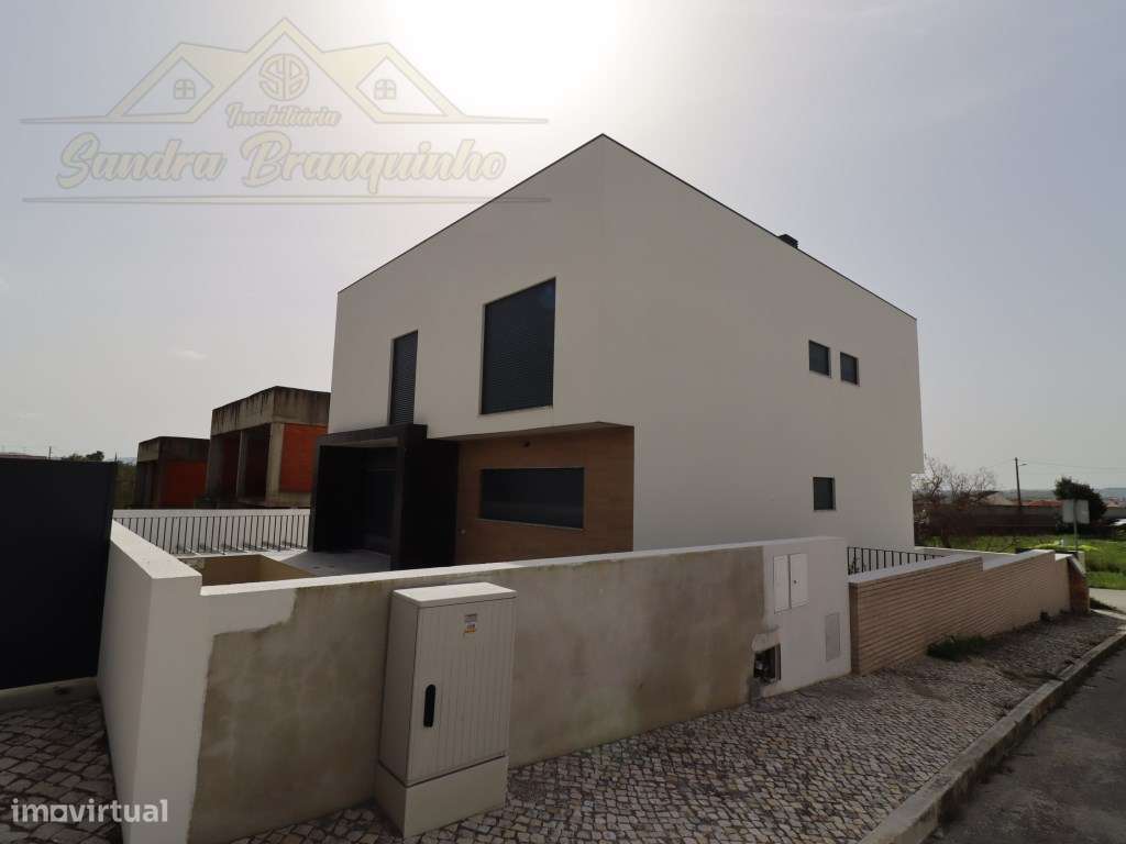 Moradia T5 NOVA com piscina - Grande imagem: 2/60