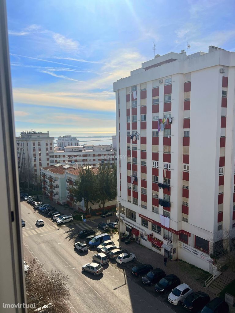 Apartamento T2 na Quinta da Piedade: Conforto, Funcionalidade e Locali