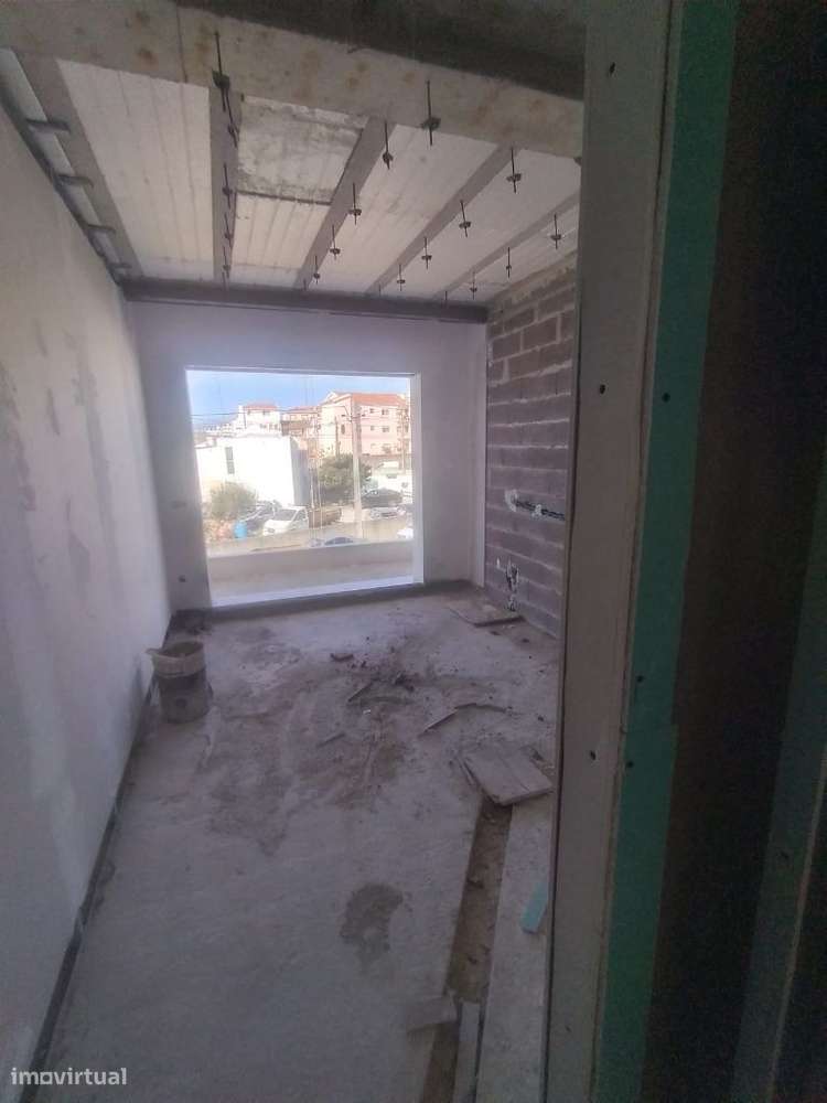 Moradia t-4 em construção pederneira -Nazaré com piscina const de luxo-16