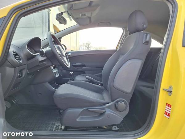 Opel Corsa 1.2 16V Essentia - 4