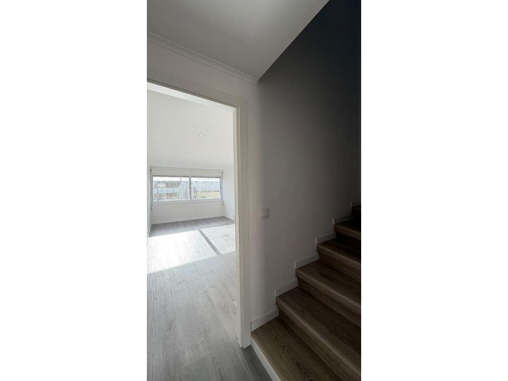 T2 Duplex Totalmente Renovado | Moita | 78 m² - Grande imagem: 3/13