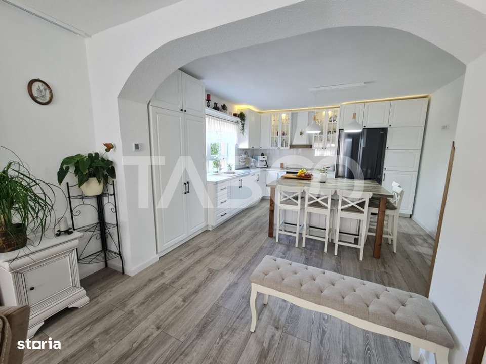 Vila cu piscina de vanzare in Sebes zona centrala - Imagine principală: 4/19