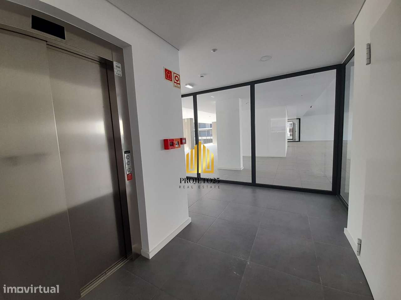 T1 Novo C/2 Varandas e Garagem em Condomínio Reservado junto ao S João - Grande imagem: 5/29