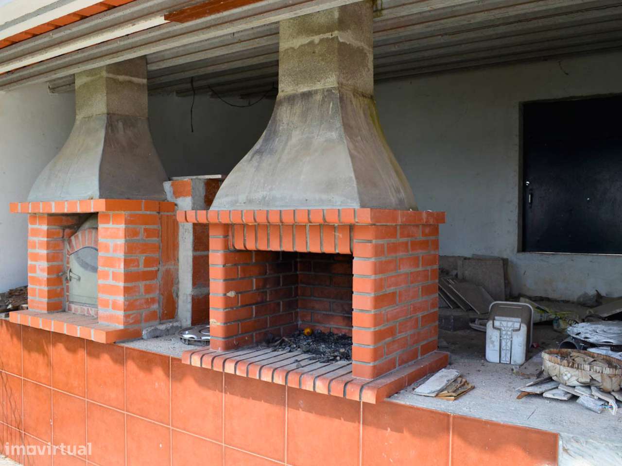 Moradia T2 com vista rio a necessitar de obras-7