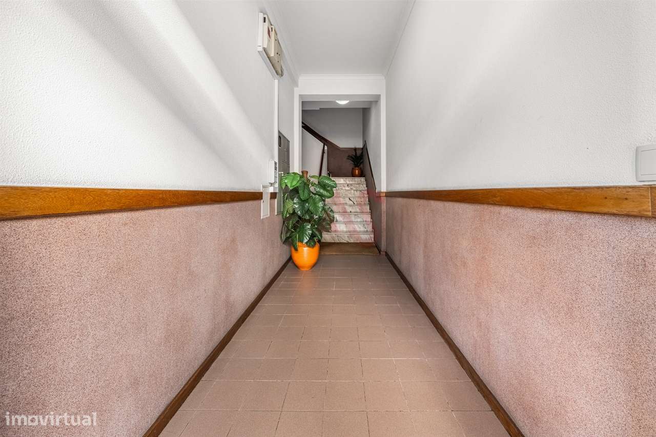 Apartamento T2 em Guimarães com Garagem,  Varanda, Cozinha equipada, A - Grande imagem: 2/22