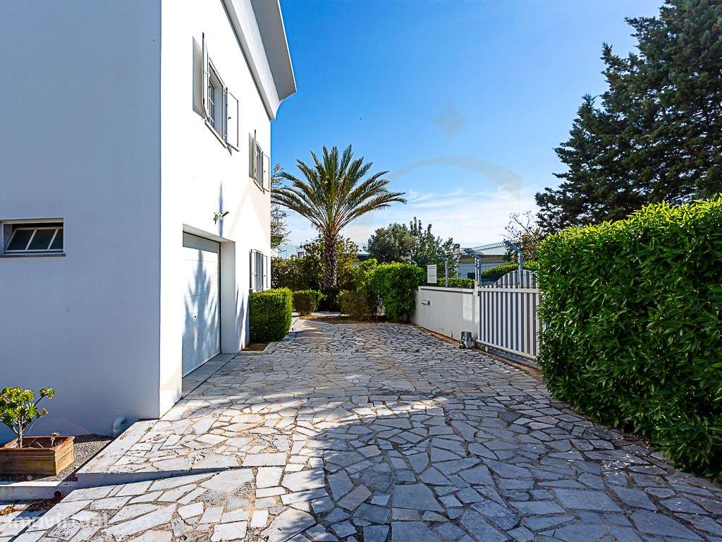 Moradia Exclusiva T4 com Vista Mar e Cidade em Tavira-19