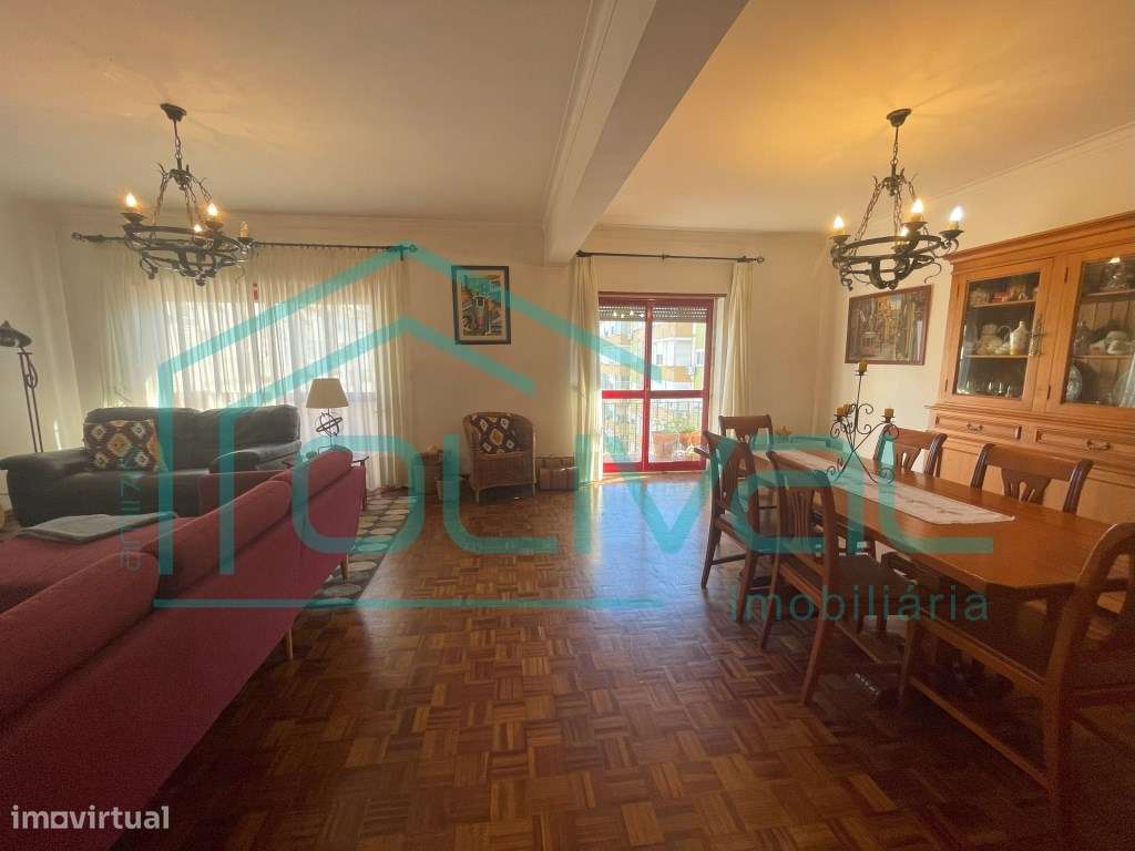 RESERVADO Apartamento T4 transformado em T3-7