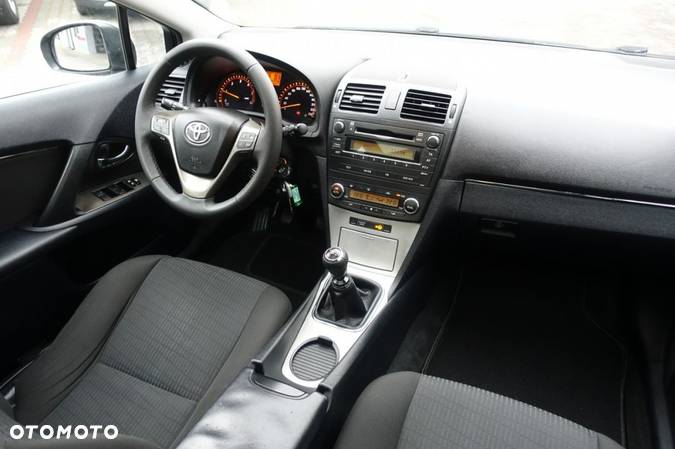 Toyota Avensis 2.0 D-4D Combi - 11