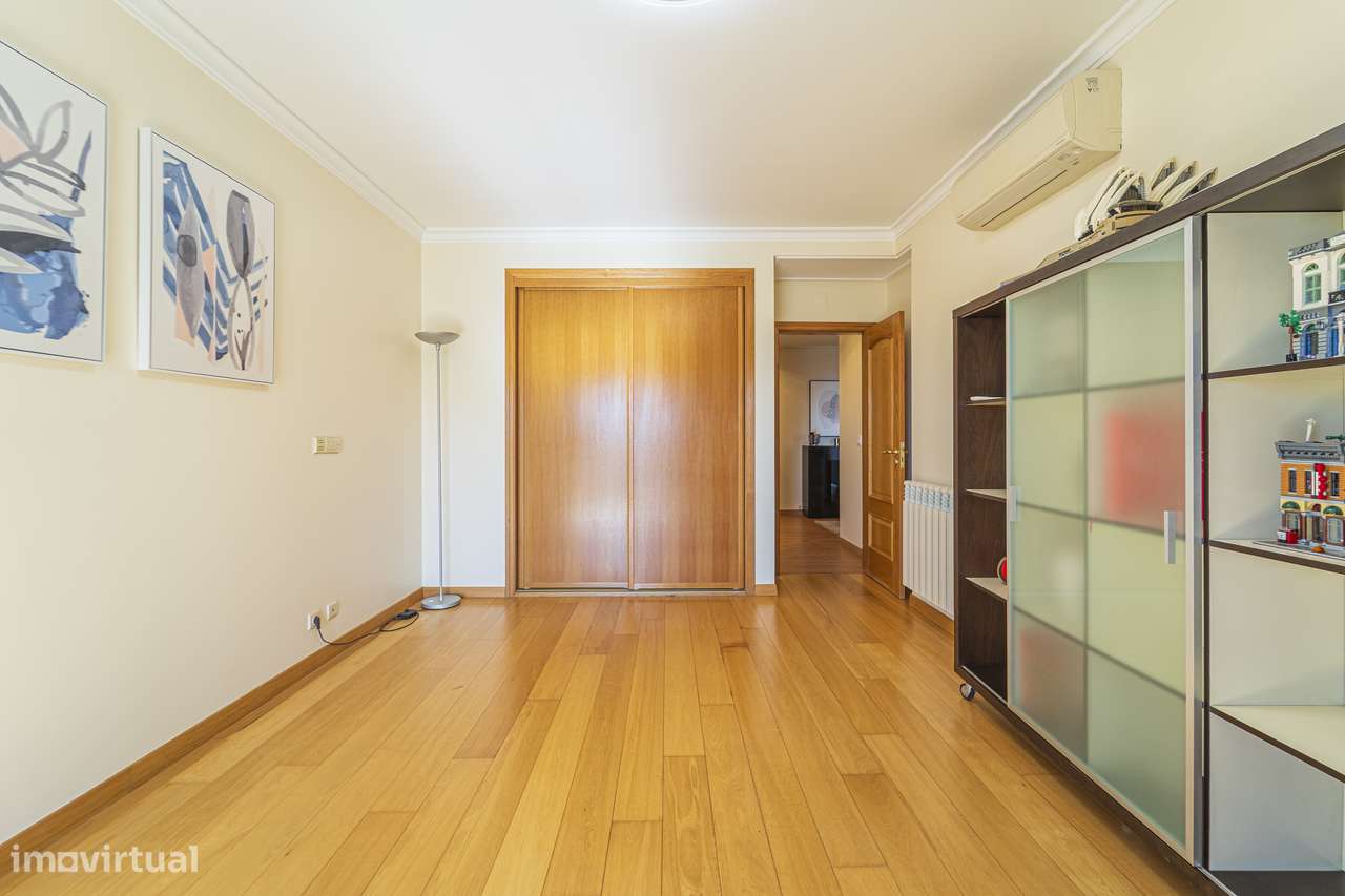 Apartamento T4 com Vista Rio no Alto do Restelo, Belém – 262 m²-18