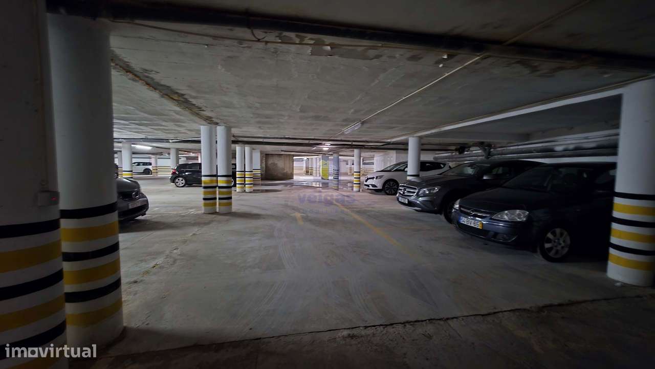 Estacionamento no Centro de Bombarral - Grande imagem: 4/11