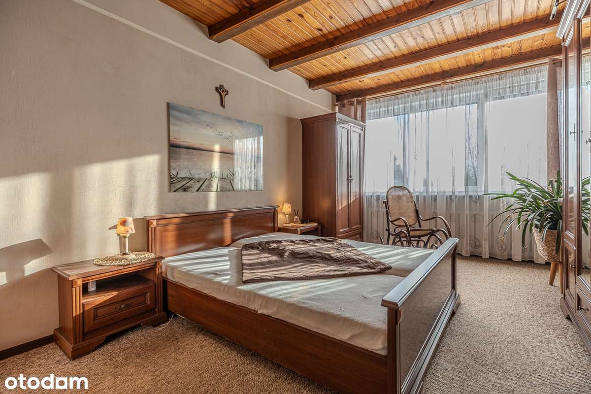 Przestronny dom na Osiedlu Kwiatowym Fotowoltaika Pompa ciepła 3garaże-4