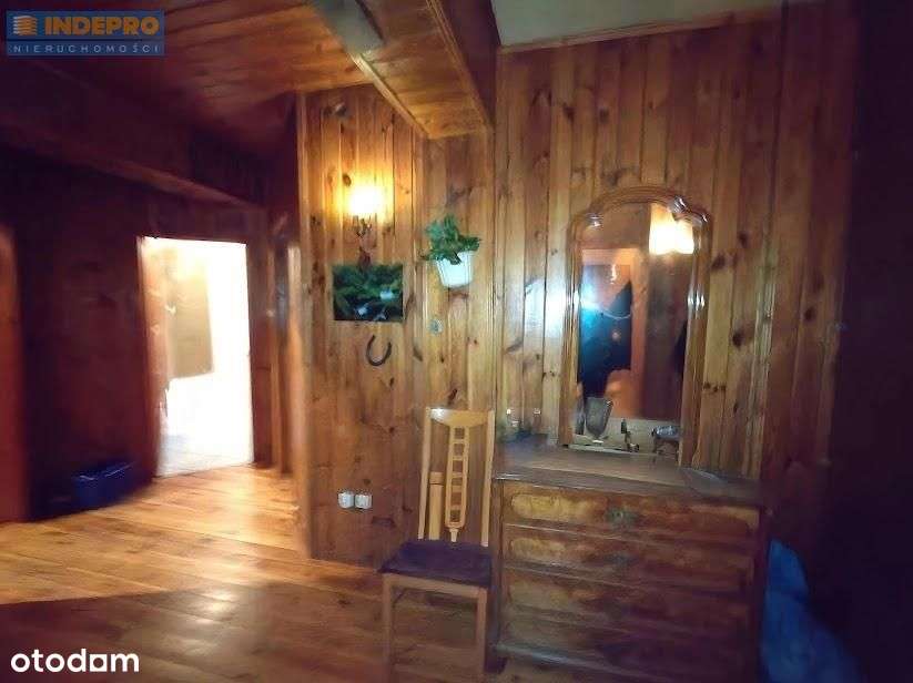 Zielona enklawa w mieście – dom z potencjałem!-9