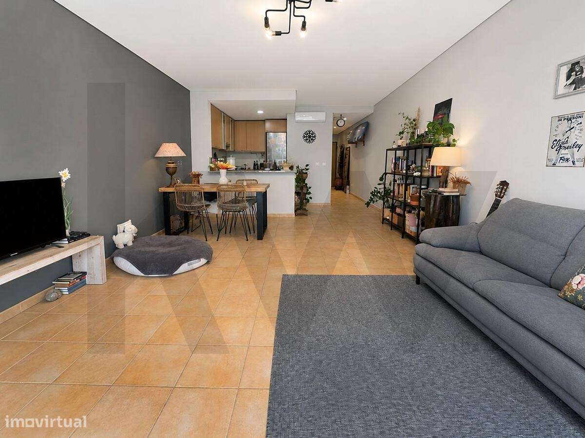 T1 junto à Praia de São Julião | 70 m2 + 42 m2 de pátio | Garagem para-5