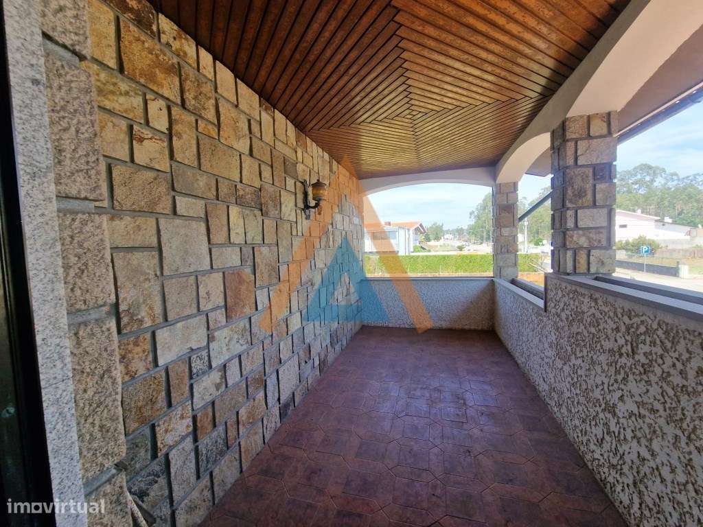 Excecional casa com 3 pisos e anexos, amplos espaços, possibilidade...-14