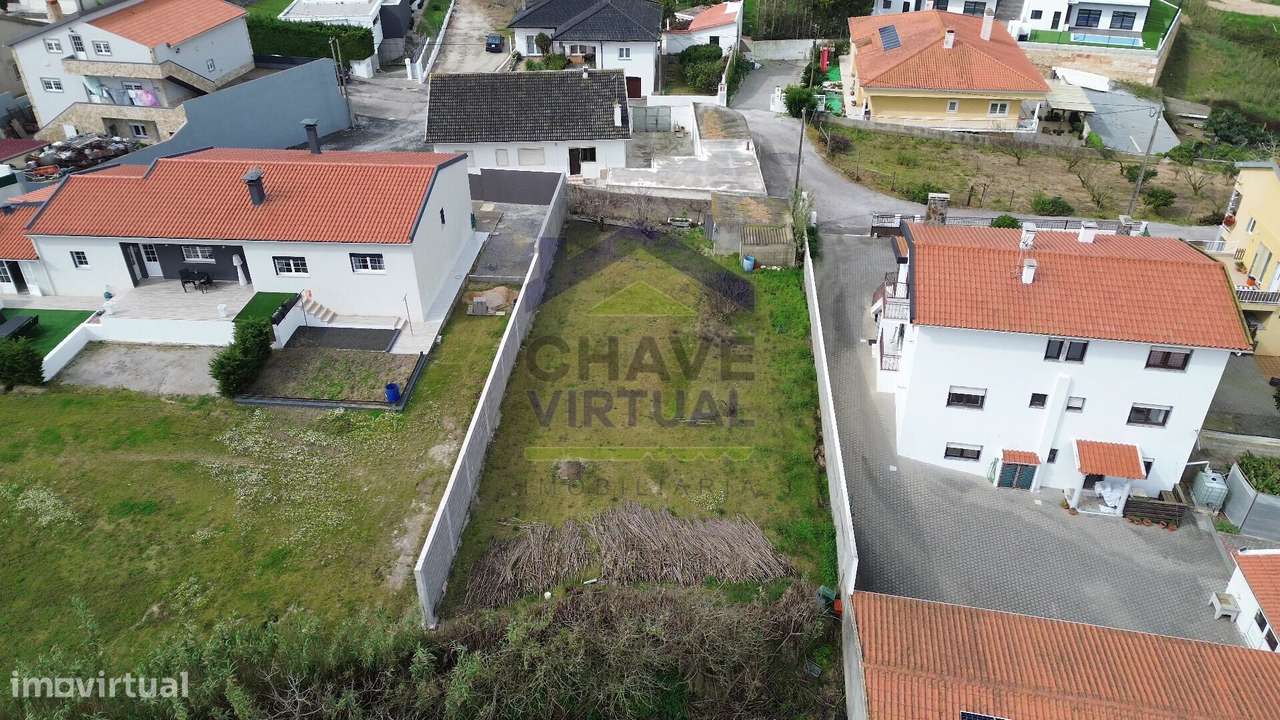 Moradia V3 com Terreno Urbano e Garagem - Seixal, Lourinhã-54