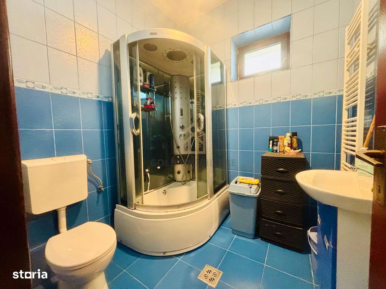 Casă de vânzare – 3 camere, zonă excelentă, lâ-5