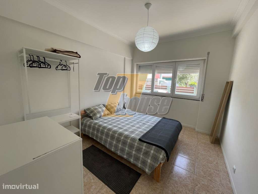 Apartamento T1 Totalmente Reabilitado em Santo António da Caparica-8