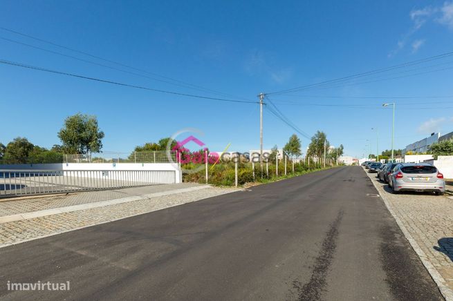 Terreno urbano com projeto para armazém c/ 652m2- São Félix da Marinha-3