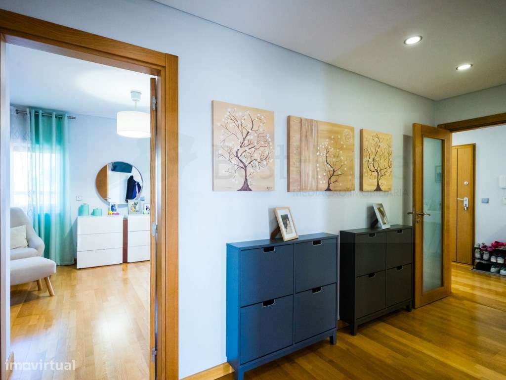 T3 Queluz com Terraço , garagem e suite.-16