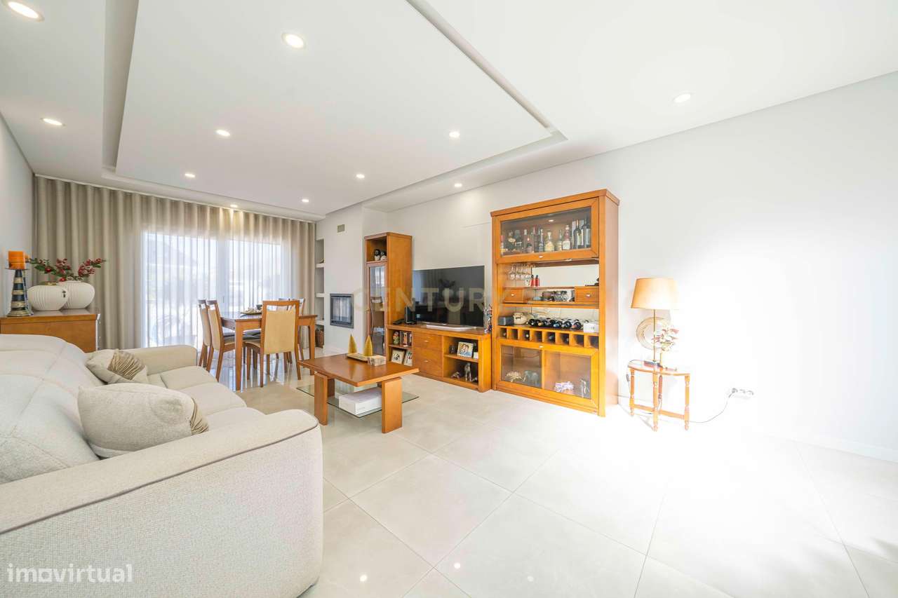 Moradia T4 Moderna em Fernão Ferro - Grande imagem: 5/36