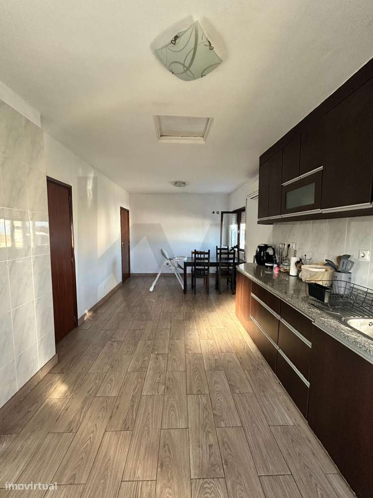 Moradia isolada T2+T2 - duas frações independentes com amplo terreno e - Grande imagem: 4/28