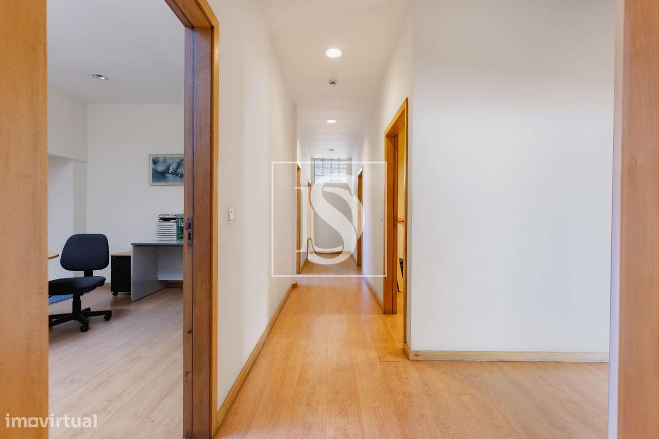 Escritório  Venda em Barcelos, Vila Boa e Vila Frescainha (São Martinh - Grande imagem: 4/17