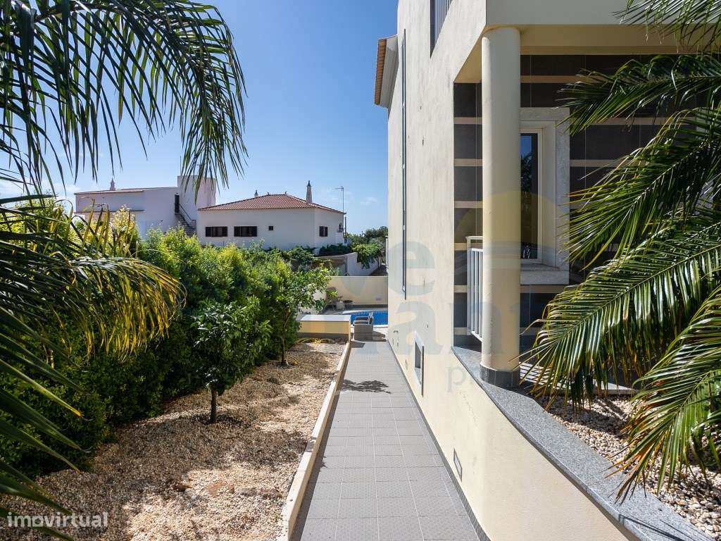 EXCLUSIVO! Moradia T3 Moderna com Piscina Privada no coração de Vil...-4