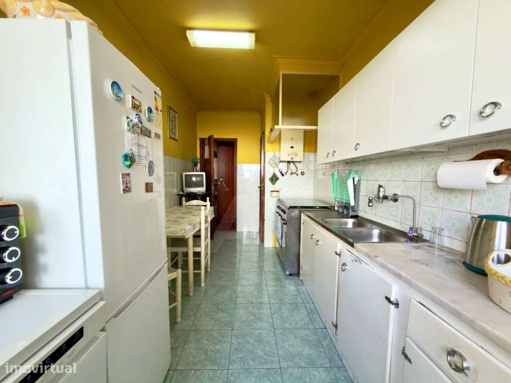 Apartamento T2 em Cascais com luz natural e excelentes acessos para...-11