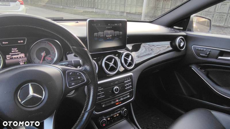 Mercedes-Benz CLA 250 4-Matic AMG Line - 13