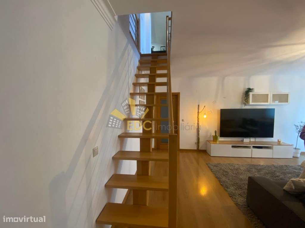 Apartamento Duplex T2+1 com Parqueamento, Arrecadação e Varanda | E...-36