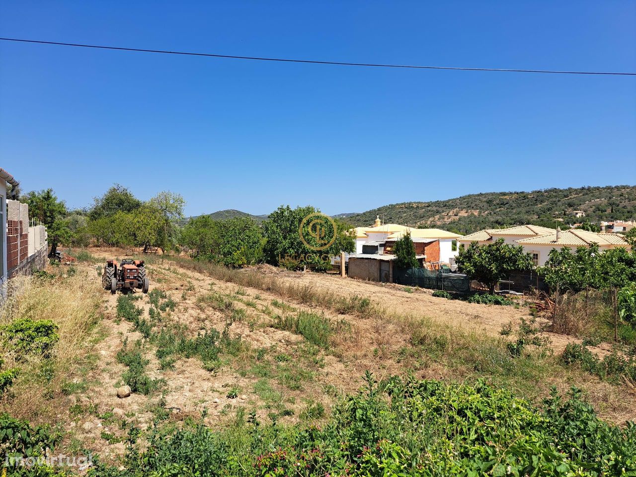 Terreno urbano, plano com 1000 m2, bons acessos, abastecido de água e