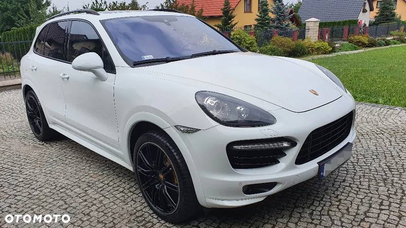 Porsche Cayenne Turbo S - 1