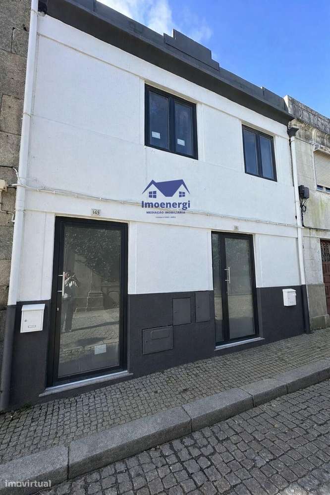 Moradia Bi-Familiar T1+1 e T4 - Azurara-0